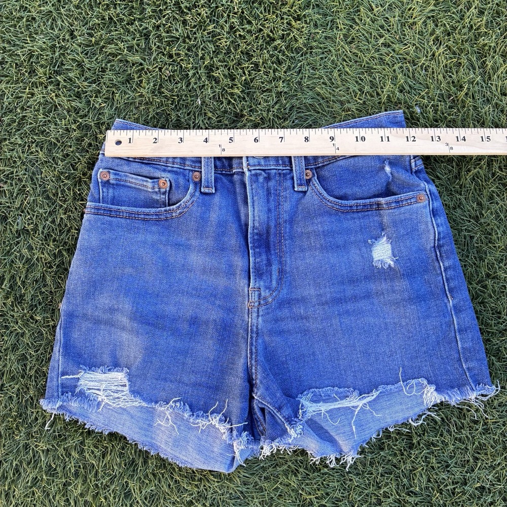 Levi's Women's Medium Wash Blue Denim High-Rise Jean Shorts Size 27 - Picture 4 of 5